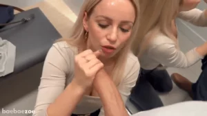 Baebaezoe – Sneaky Blowjob In Shopping Changing Room - MyPornerLeak
